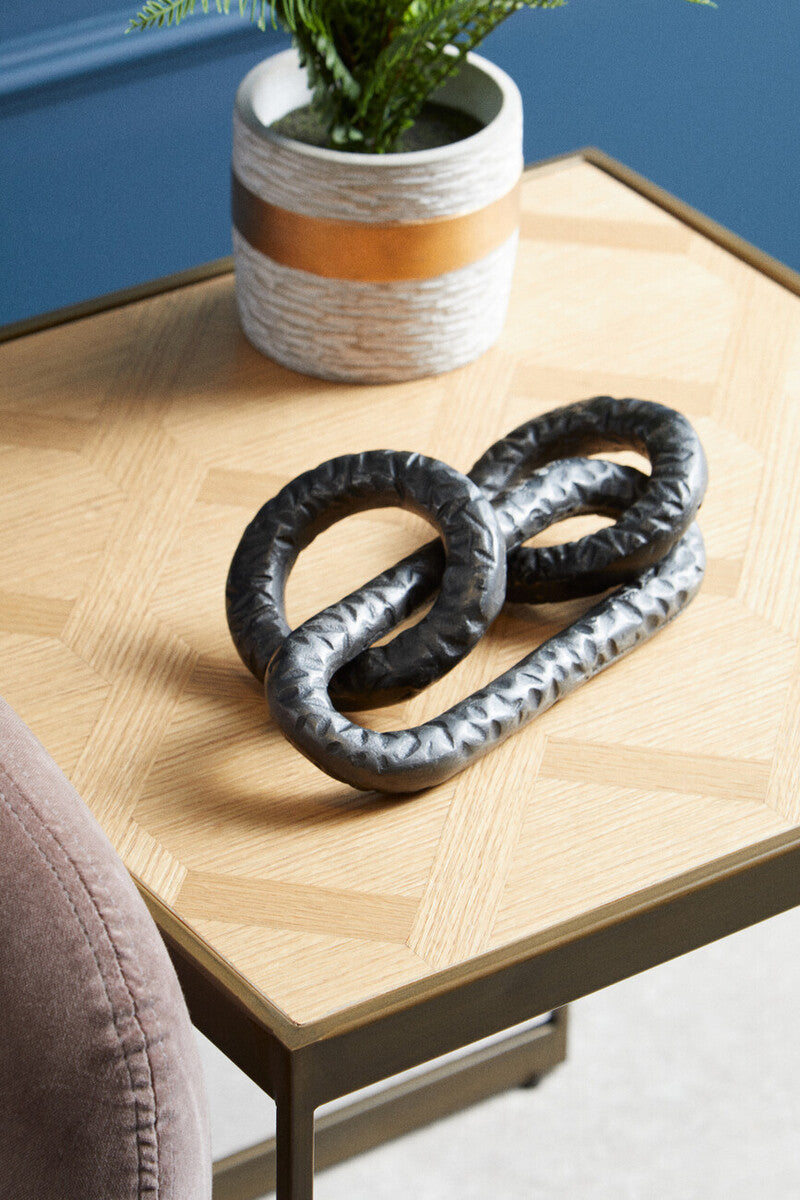 Orsina Prato Grey Chain Sculpture – Modern Aluminium 3-Link Decor
