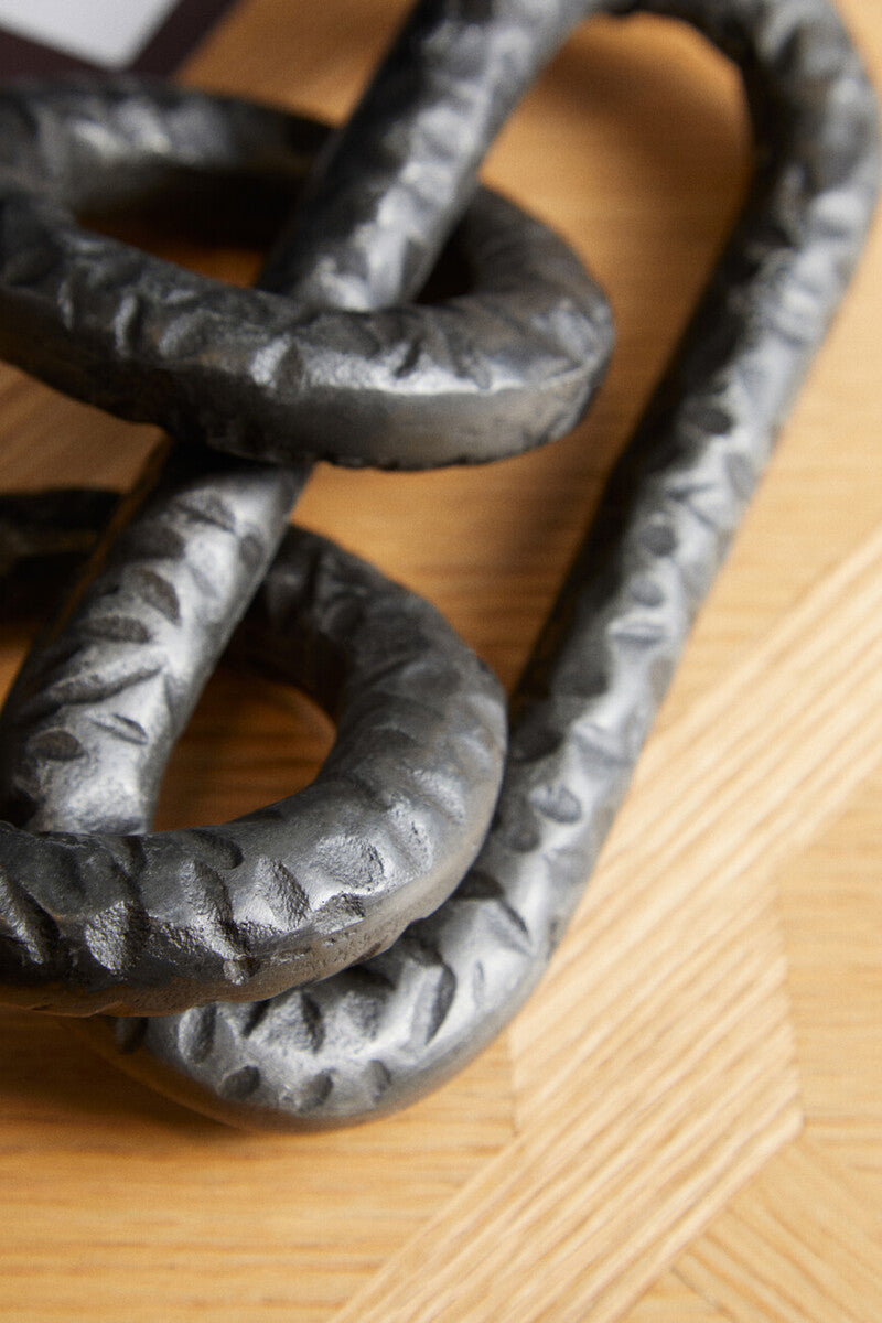 Orsina Prato Grey Chain Sculpture – Modern Aluminium 3-Link Decor