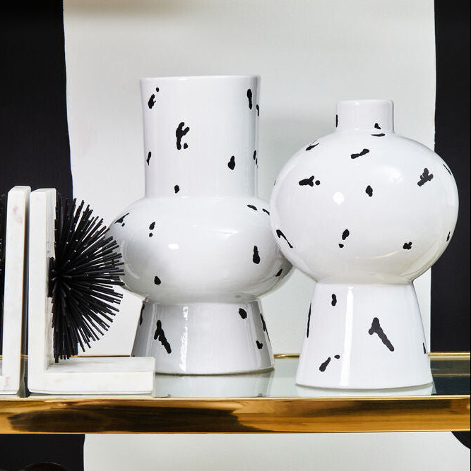Orsina Tundra Large Geometric Vase – White and Black Sculptural Decor