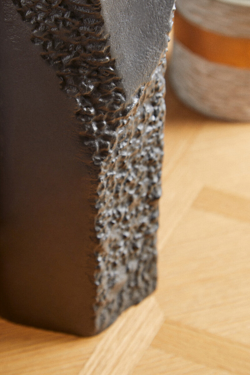 Orsina Dante Large Grey Textured Vase – Sculptural Contemporary Decor