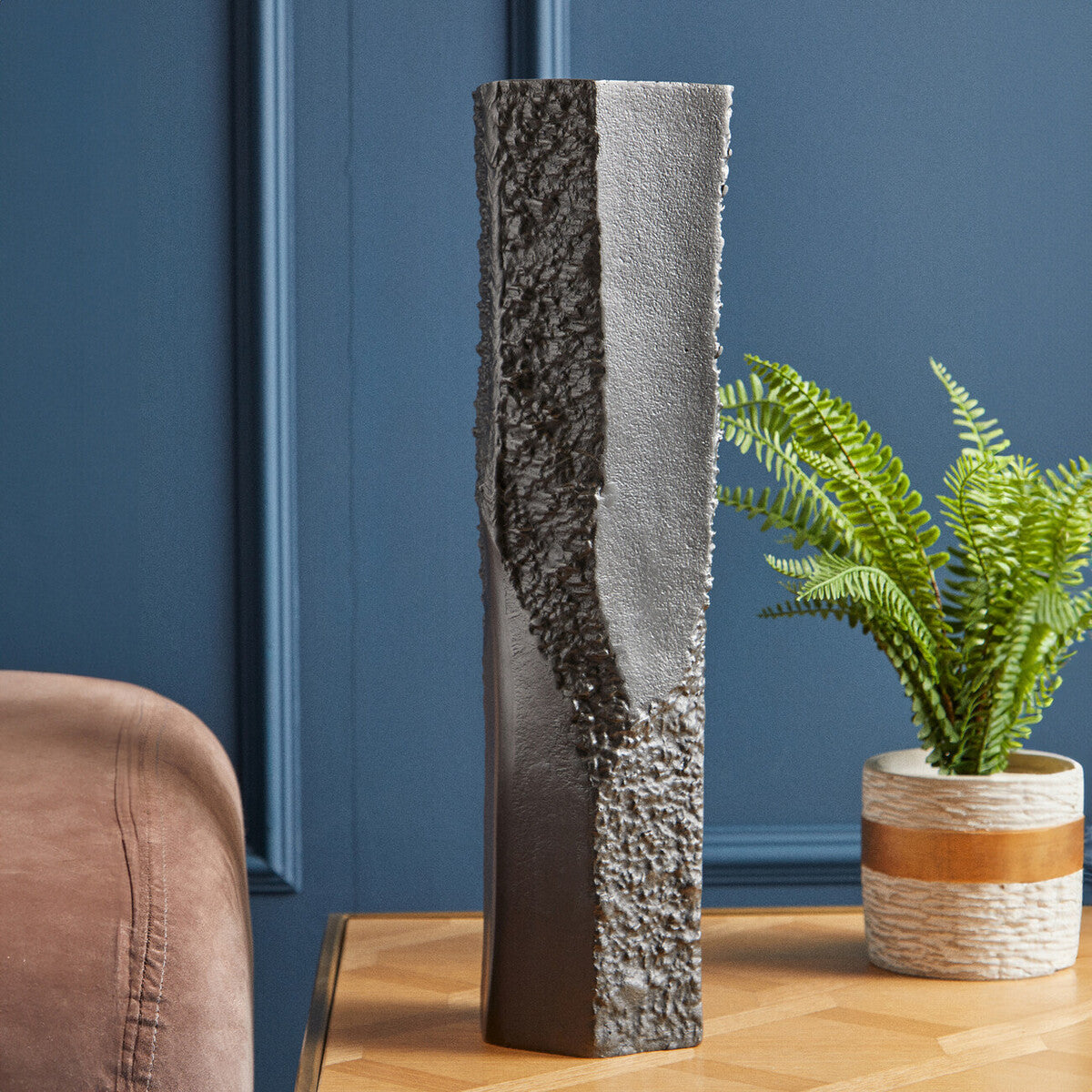 Orsina Dante Large Grey Textured Vase – Sculptural Contemporary Decor