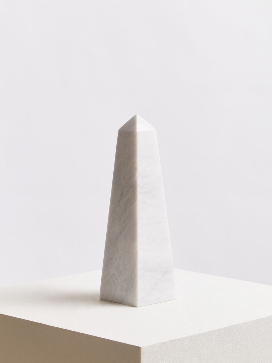 Orsina Salmo Small White Marble Obelisk – Modern Home Decor Sculpture