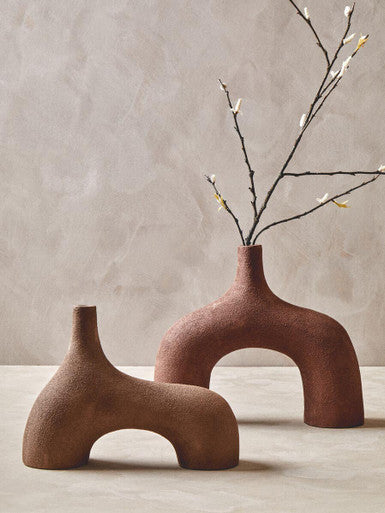 Orsina Dunas Small Beige Abstract Vase – Textured Aluminium Decor