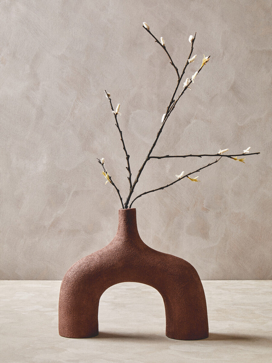 Orsina Large Red Abstract Vase – Textured Aluminium Modern Sculpture