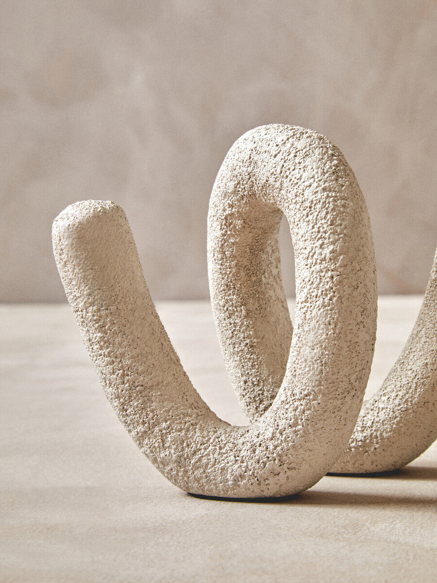 Orsina Dunas Small White Loop Sculpture – Textured Modern Home Decor