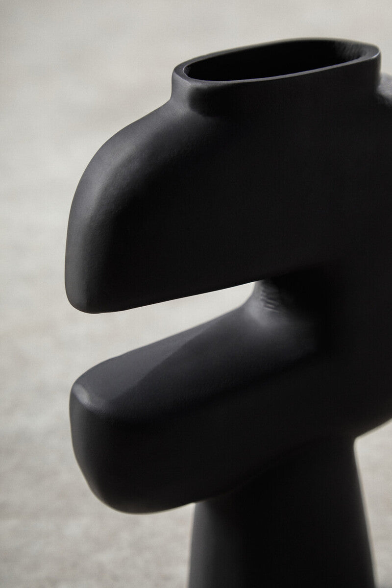 Orsina Hapax Abstract Small Black Aluminium Vase – Modern Decor
