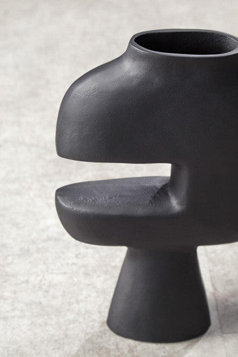 Orsina Large Matte Black Abstract Vase – Modern Aluminium Decor