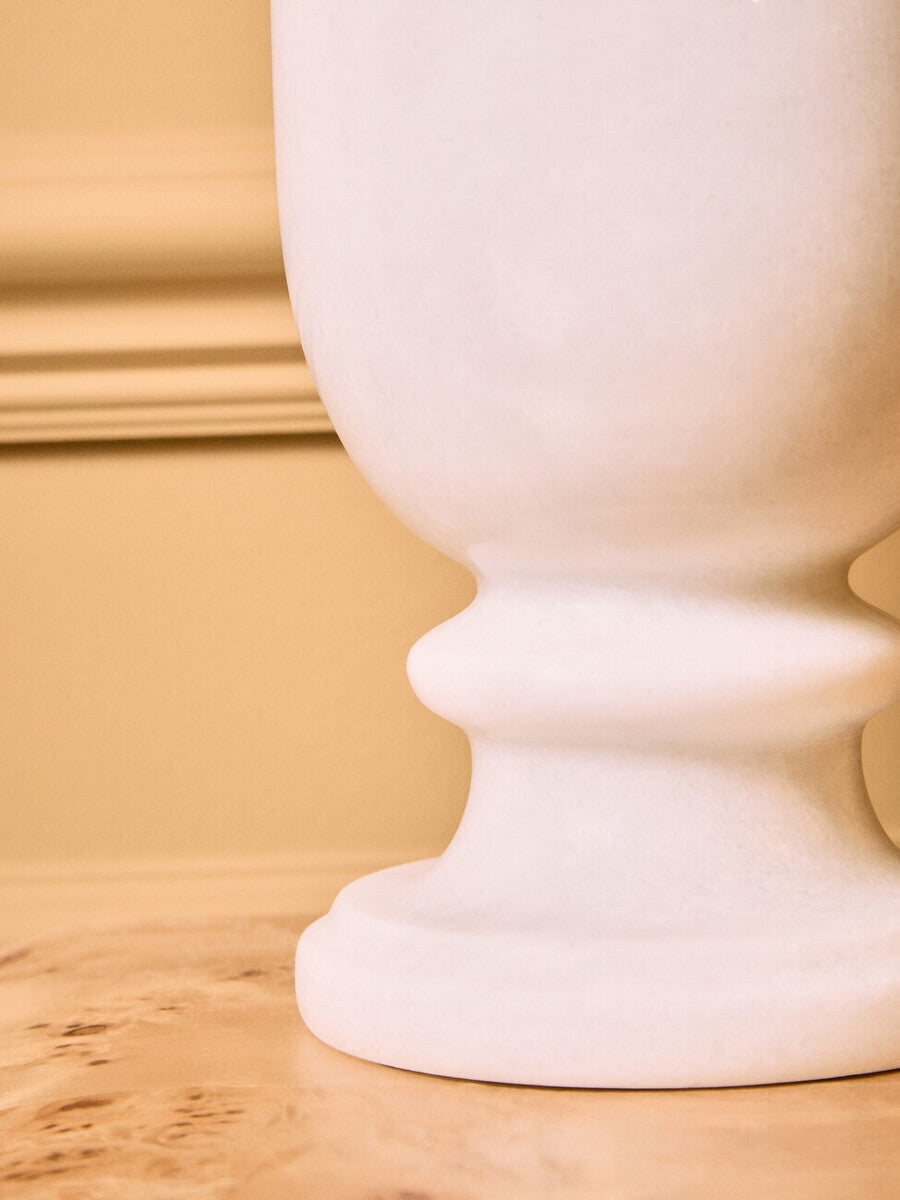 Orsina Zoro White Marble Vase – Elegant Urn Style Floral Centerpiece