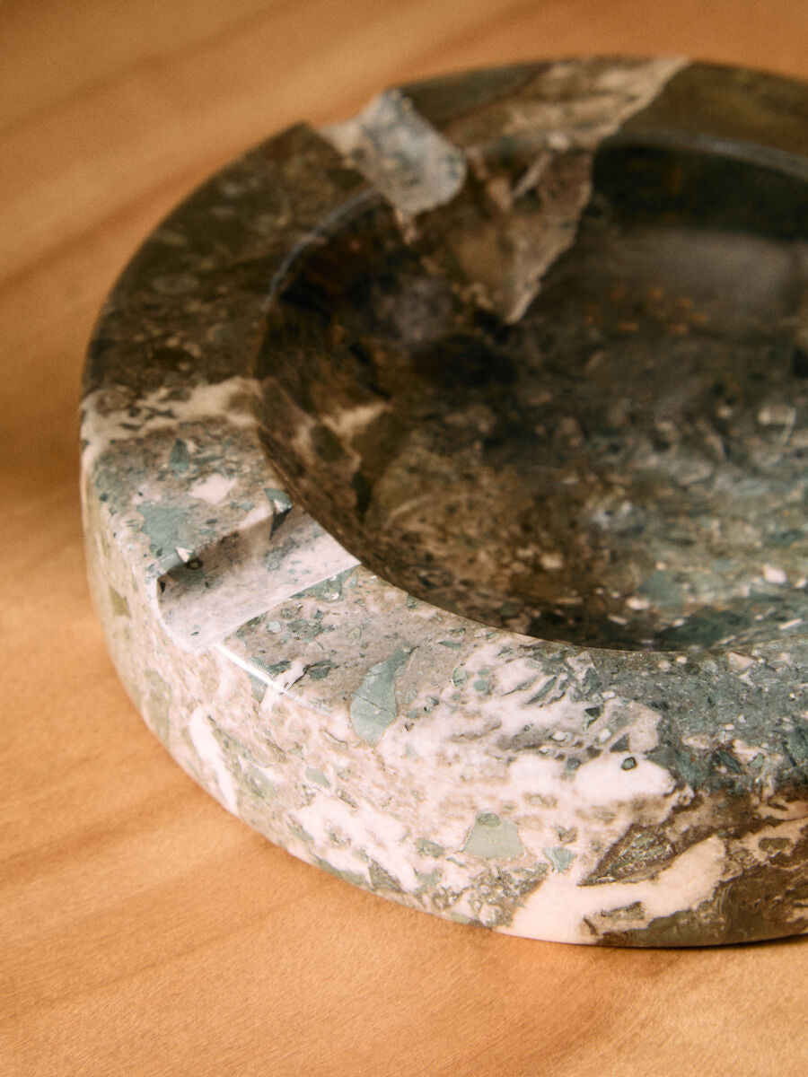 Orsina Black and White Marble Ashtray – Round Hand-Finished Stone