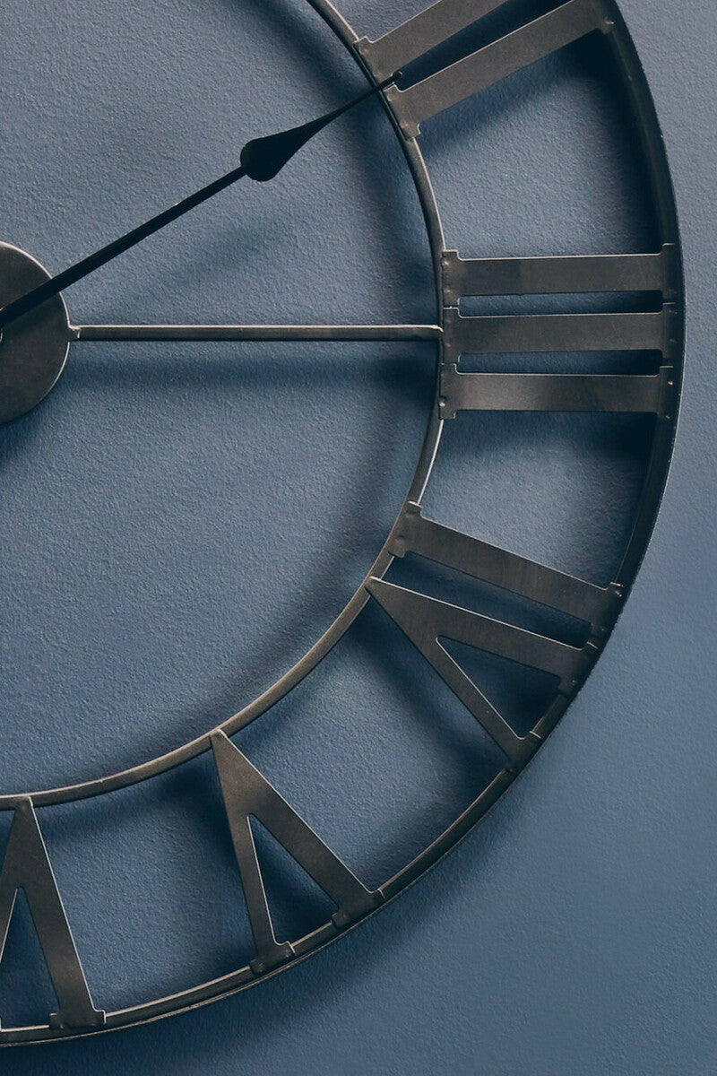 Orsina Genova Black Metal Wall Clock – Modern Roman Numeral Timepiece