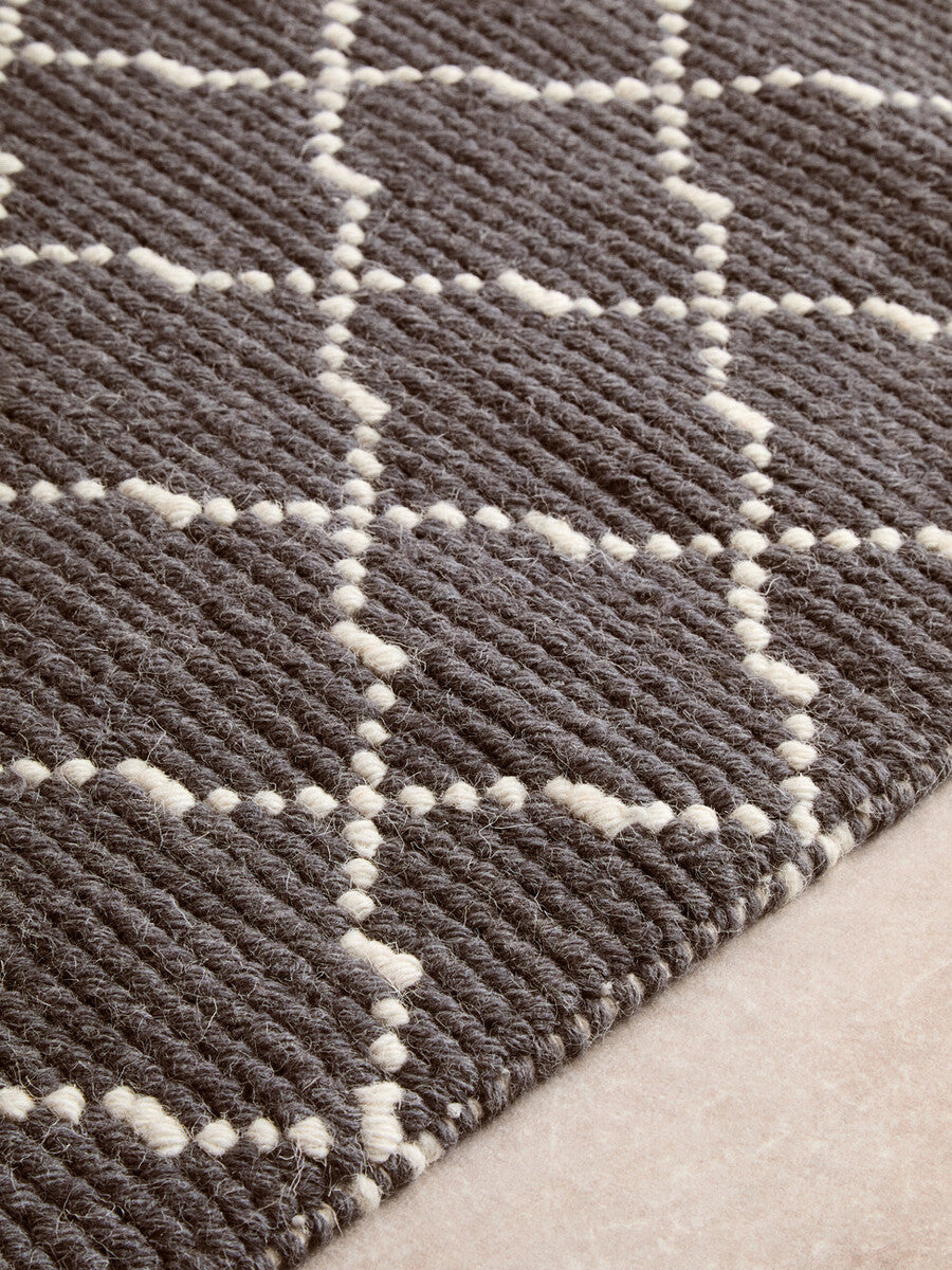 Orsina Large Grey Diamond Lattice Rug – Modern Geometric Area Rug
