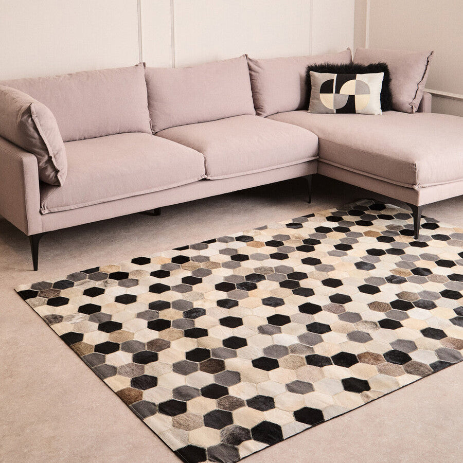 Orsina Safira Large Hexagon Patchwork Hair on Leather Rug – Grey