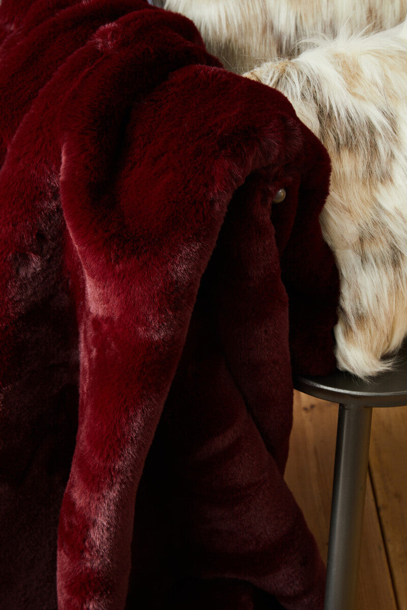 Orsina Lamina Red Wine Throw Blanket – Plush Faux Fur Home Decor
