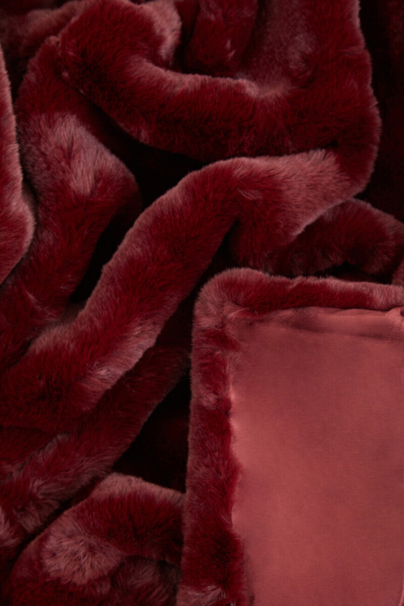 Orsina Lamina Red Wine Throw Blanket – Plush Faux Fur Home Decor