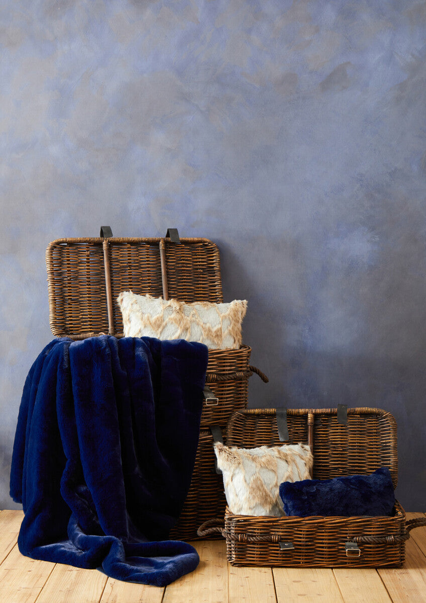 Orsina Lamina Navy Blue Throw – Luxury Faux Fur Soft Plush Blanket