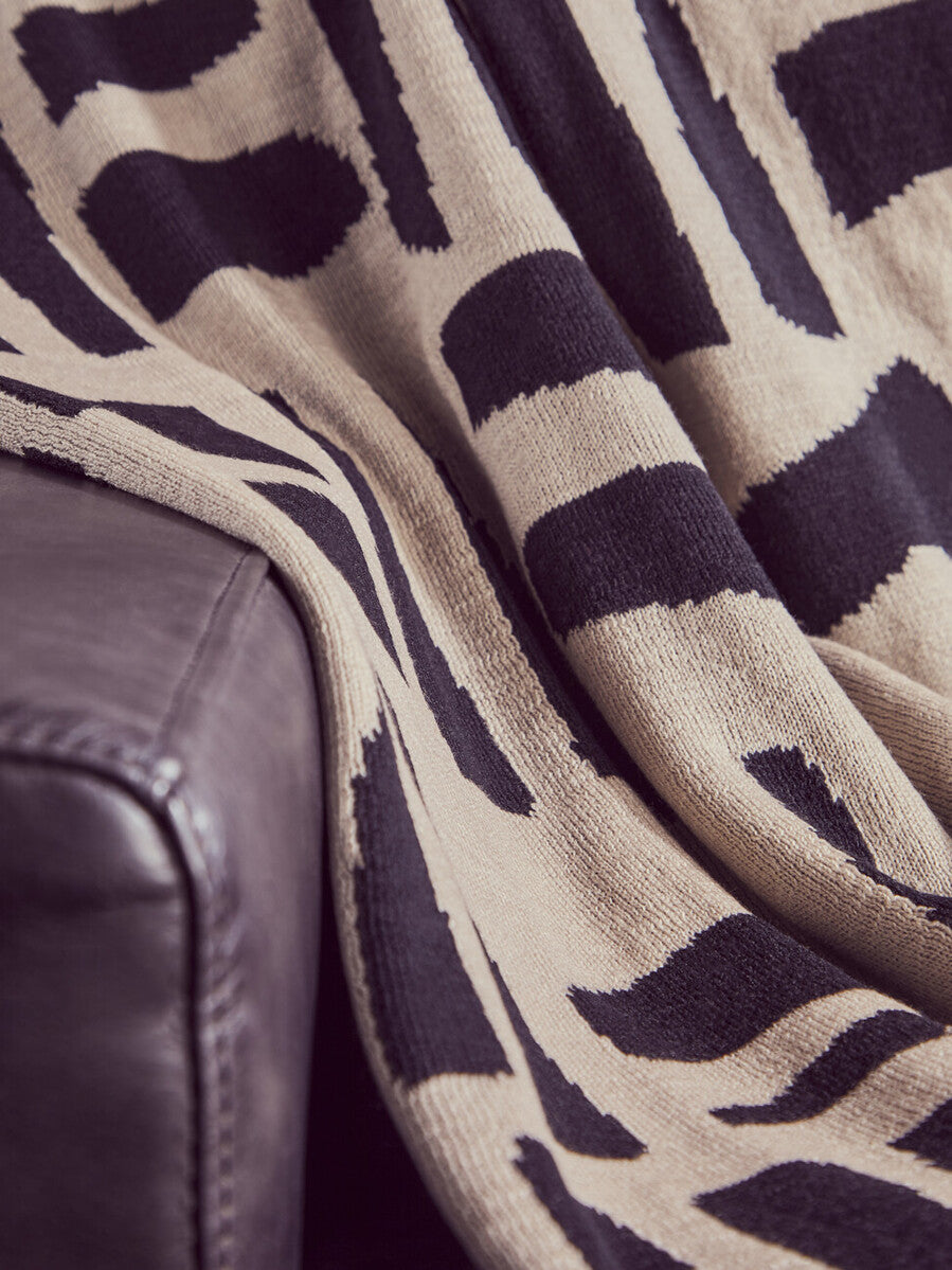 Orsina Bosie Ozella Geometric Knitted Throw – Natural and Black Blanket