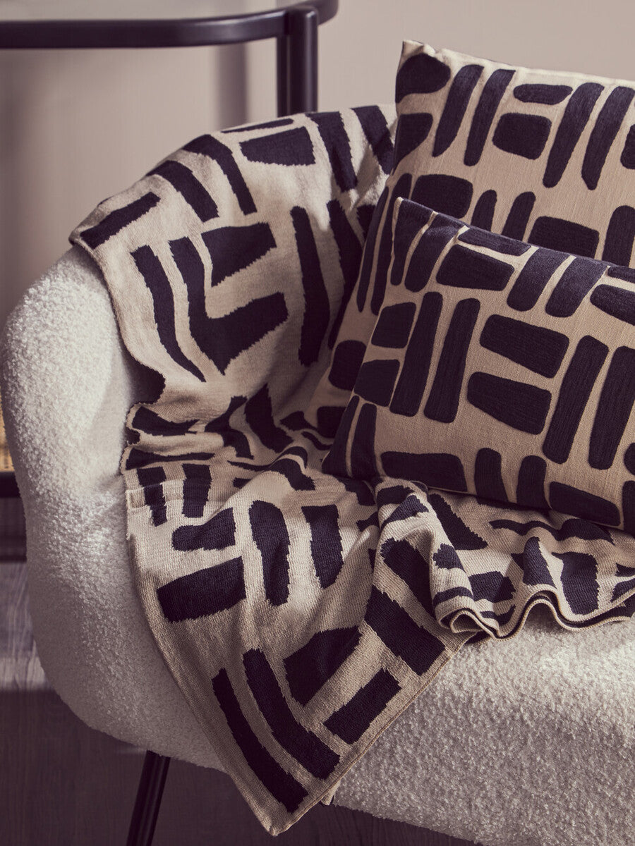 Orsina Bosie Ozella Geometric Knitted Throw – Natural and Black Blanket
