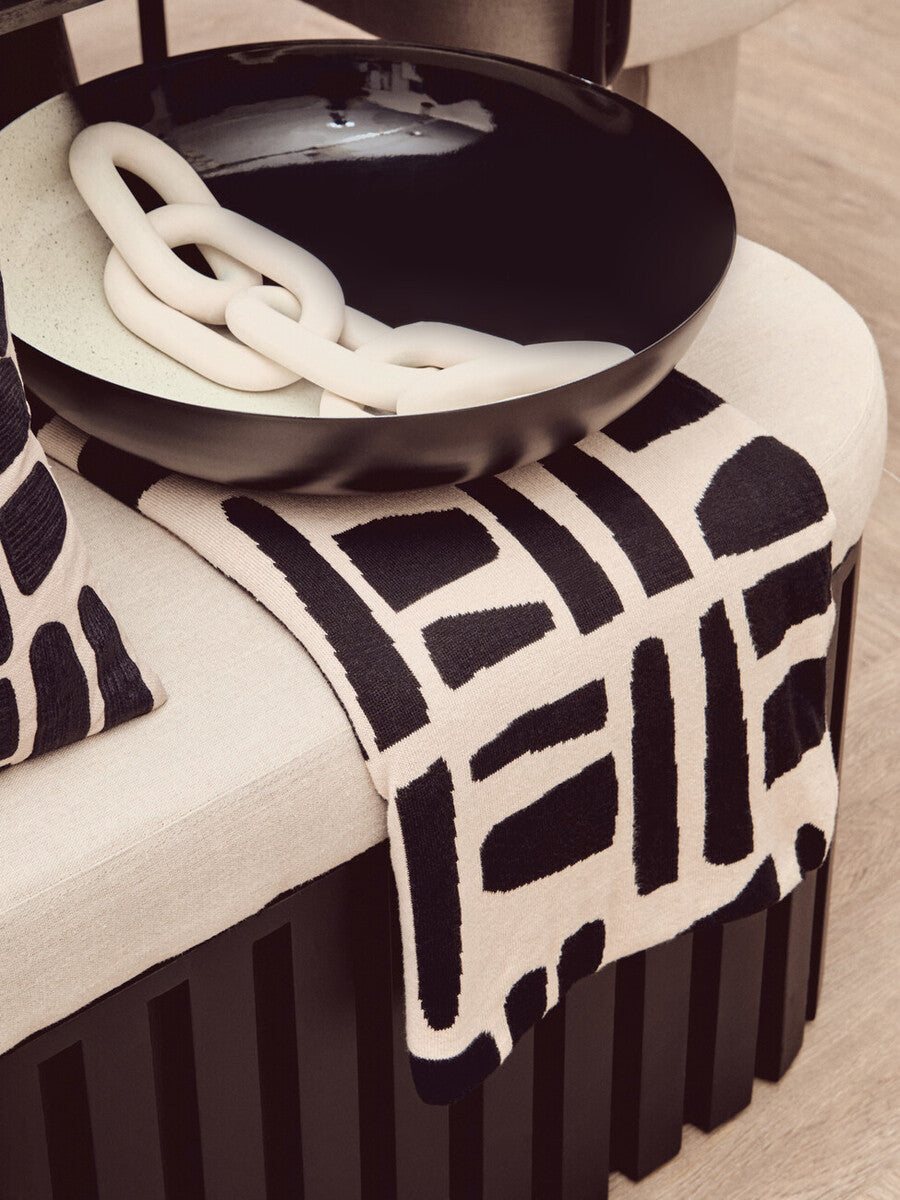 Orsina Bosie Ozella Geometric Knitted Throw – Natural and Black Blanket
