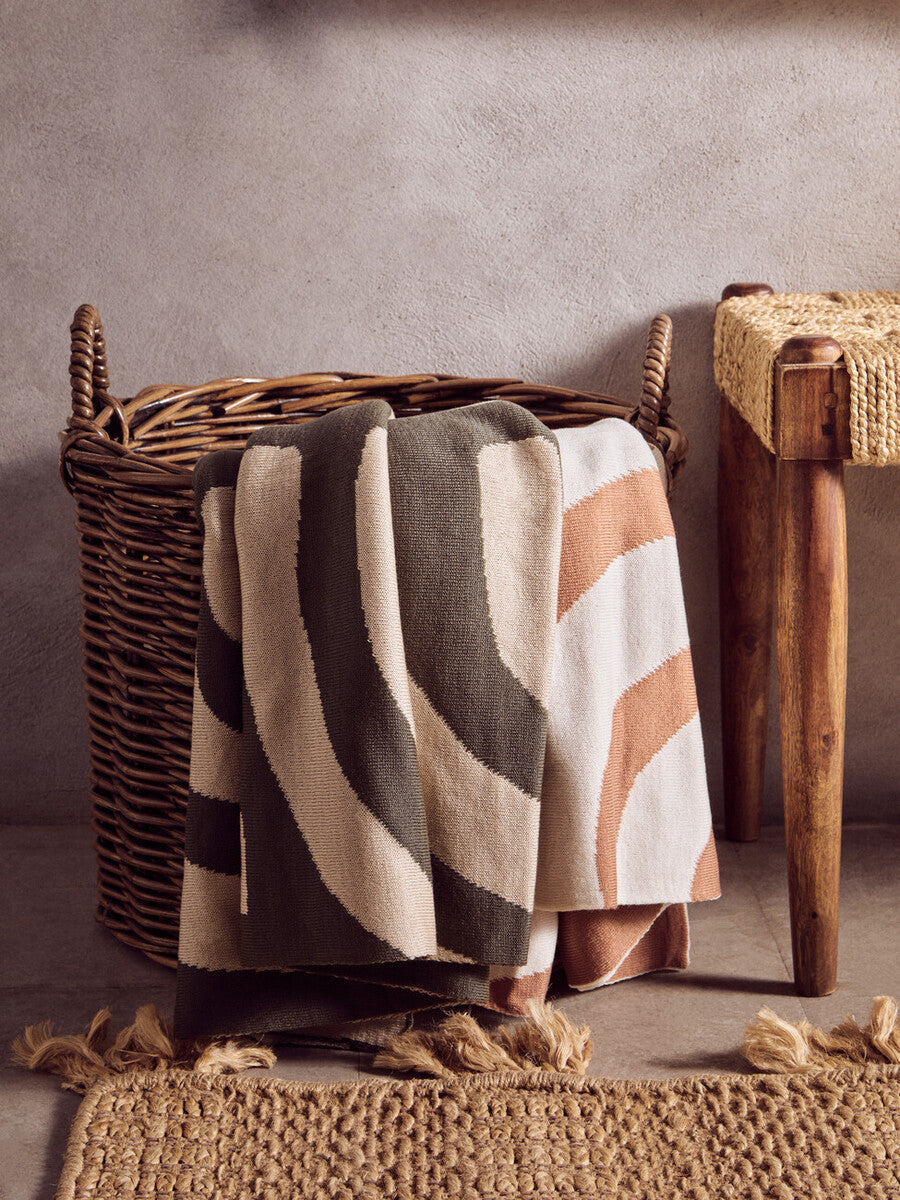 Orsina Bosie Ozella Knitted Throw – Natural and Terracotta Abstract