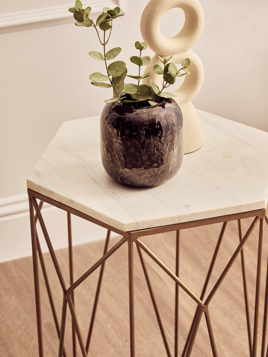Orsina Shalimar Marble Side Table – Gold Geometric Base Accent Table