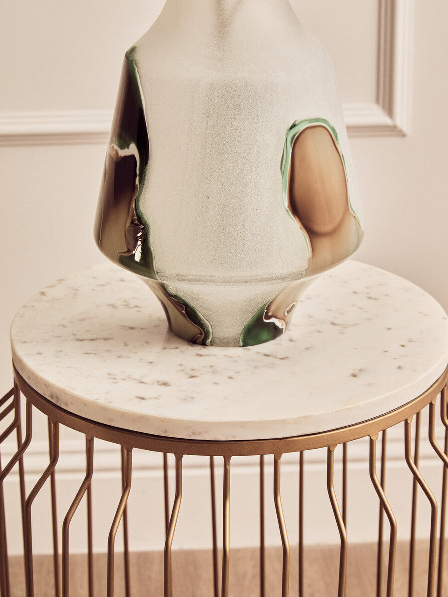 Orsina Shalimar Round Marble Side Table – Gold Wireframe Base