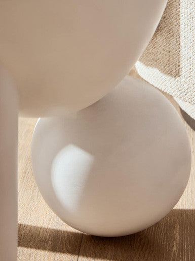 Orsina Walsa Round Mango Wood Side Table – Whitewash Sculptural Base