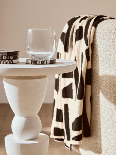 Orsina Walsa Whitewash Mango Wood Side Table – Sculptural Round Top