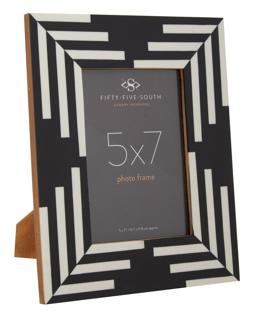 Orsina 5x7 Photo Frame – Black and White Striped Resin Picture Frame