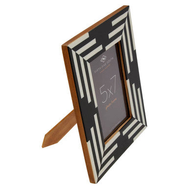 Orsina 5x7 Photo Frame – Black and White Striped Resin Picture Frame