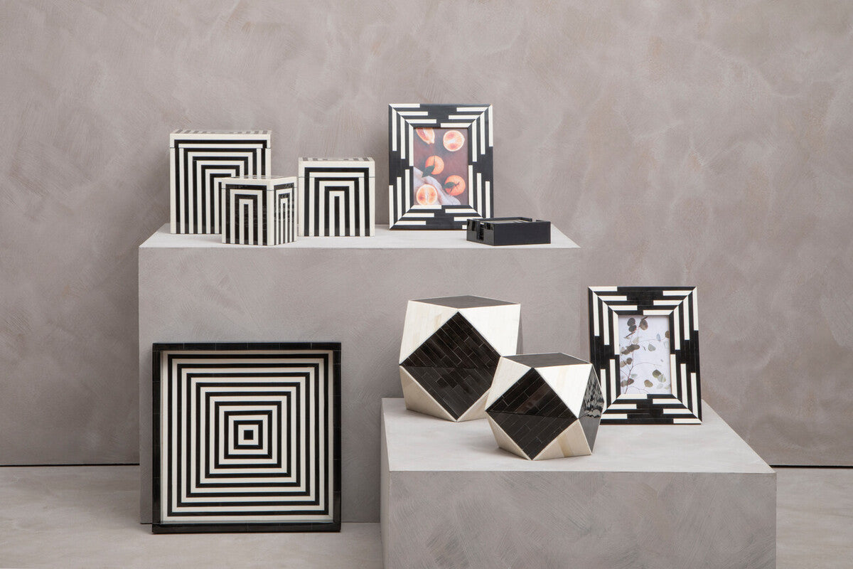 Orsina 5x7 Photo Frame – Black and White Striped Resin Picture Frame