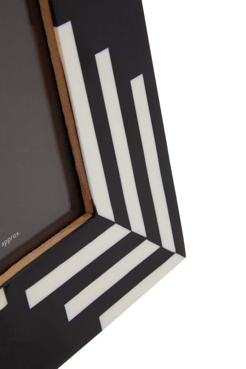 Orsina 5x7 Photo Frame – Black and White Striped Resin Picture Frame