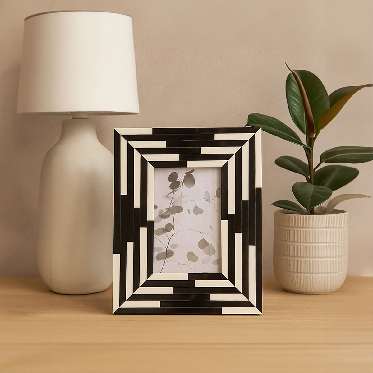 Orsina Donato 4x6 Photo Frame – Black and White Striped Resin