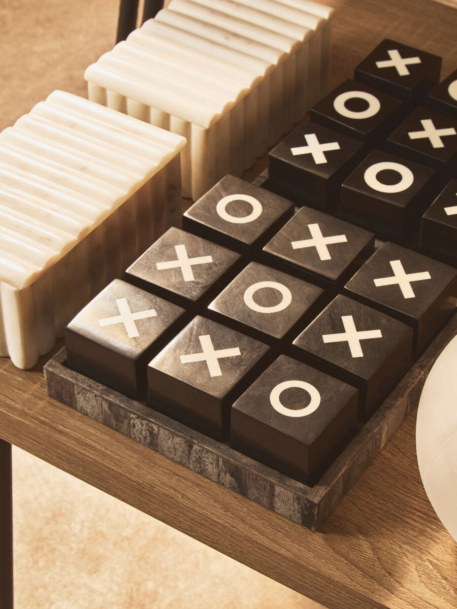Orsina Churchill Noughts and Crosses – Monochrome Bone Tic-Tac-Toe