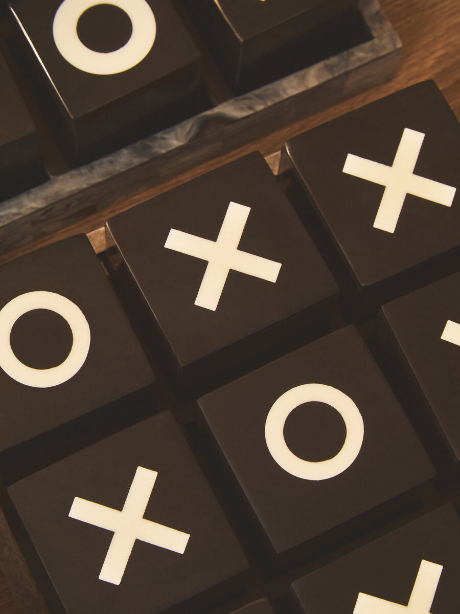 Orsina Churchill Noughts and Crosses – Monochrome Bone Tic-Tac-Toe