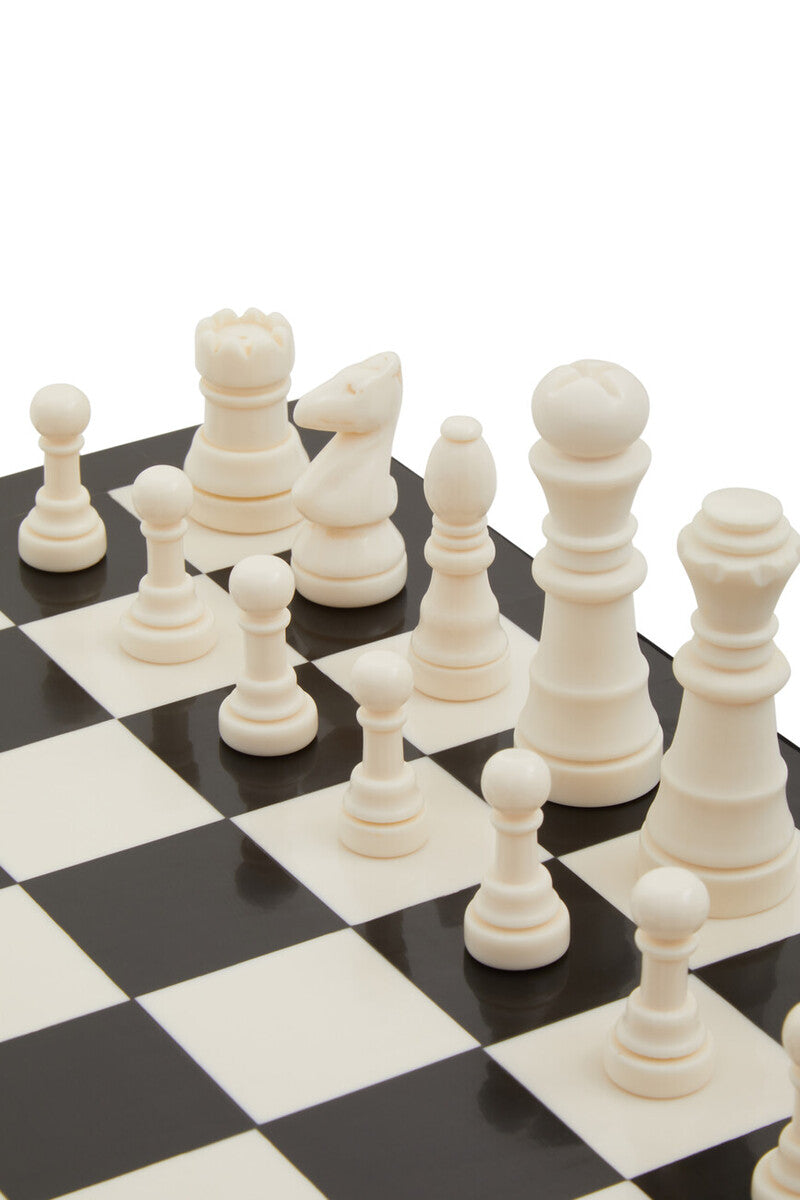 Orsina Black and White Chess Set – Modern Resin and Wood Board Game