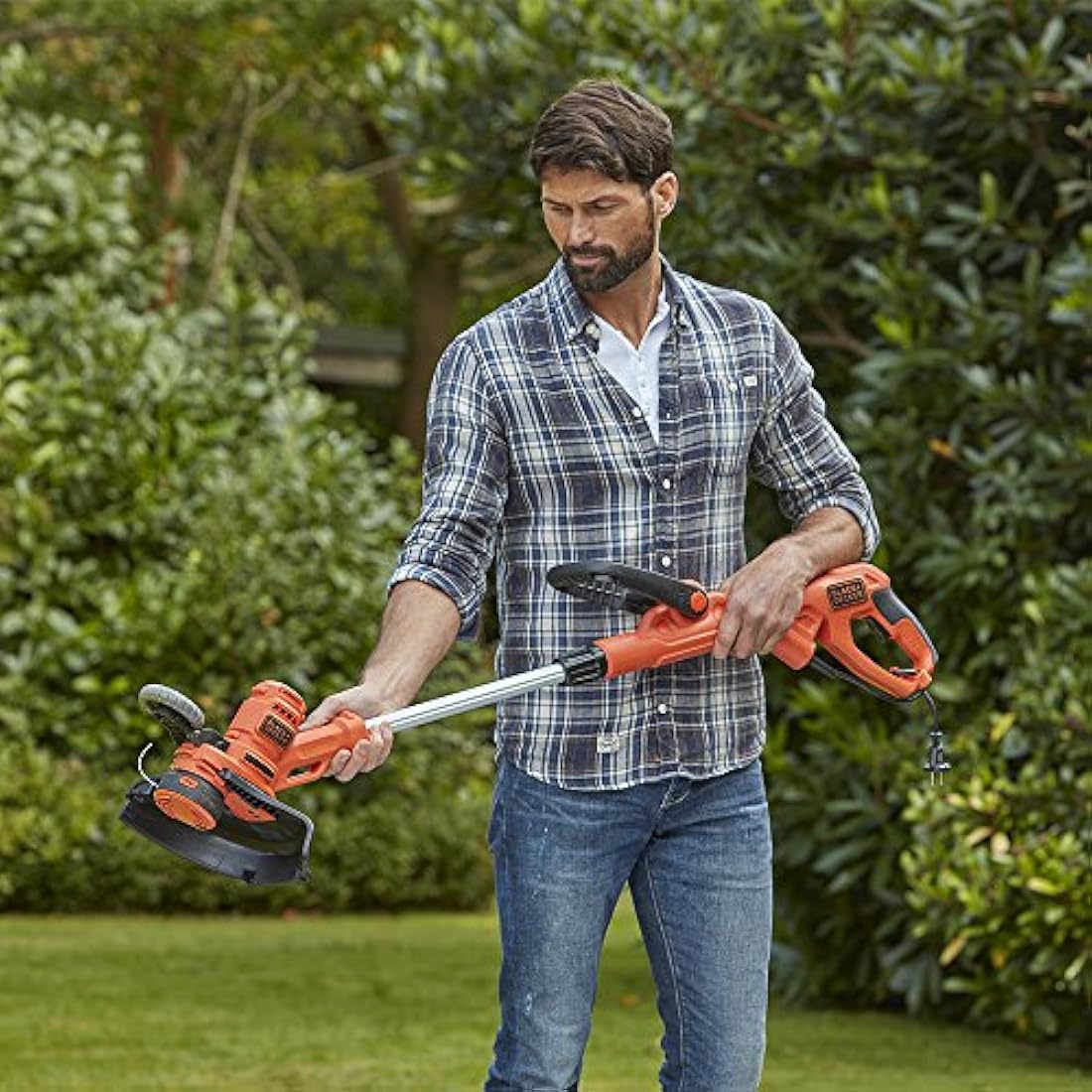 BLACK+DECKER Electric Strimmer – 550W Grass Trimmer with 30cm Swath
