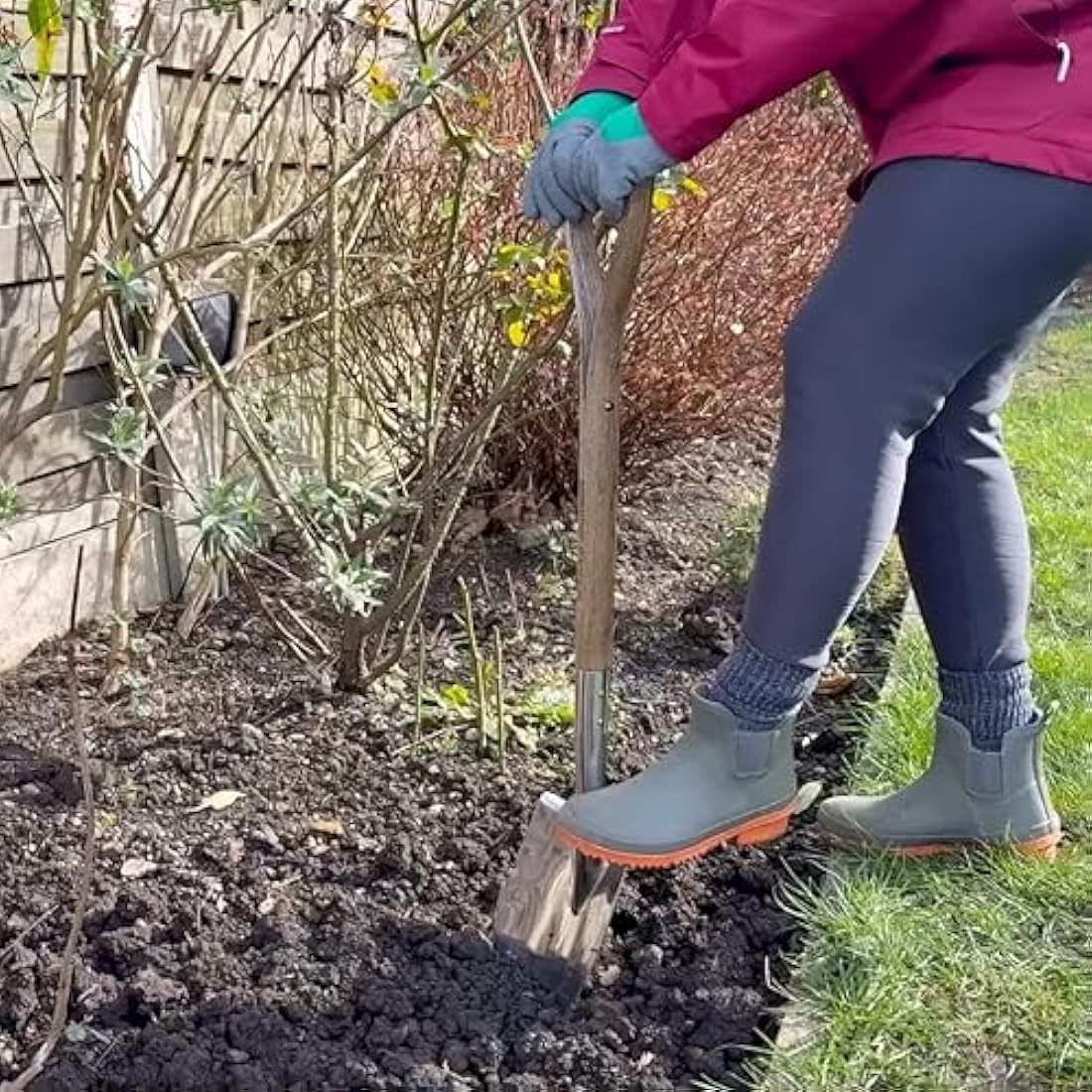 Spear & Jackson Stainless Steel Planting Spade – Pointed Garden Tool