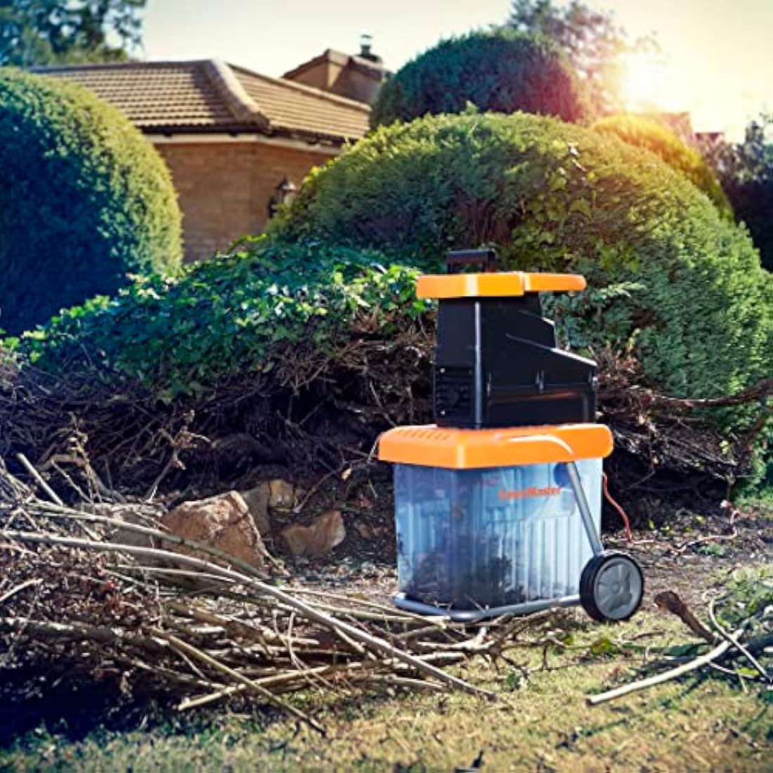 LawnMaster 2800W Quiet Garden Shredder – 42mm Capacity & 60L Box
