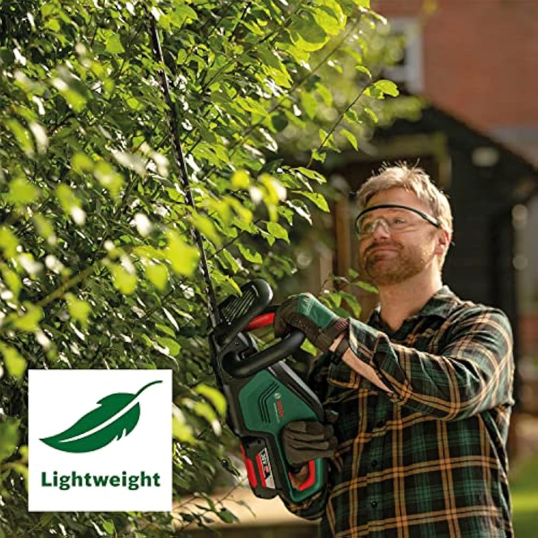 Bosch AdvancedHedgeCut 36V-65-28 Cordless Hedge Cutter | 65cm Blade