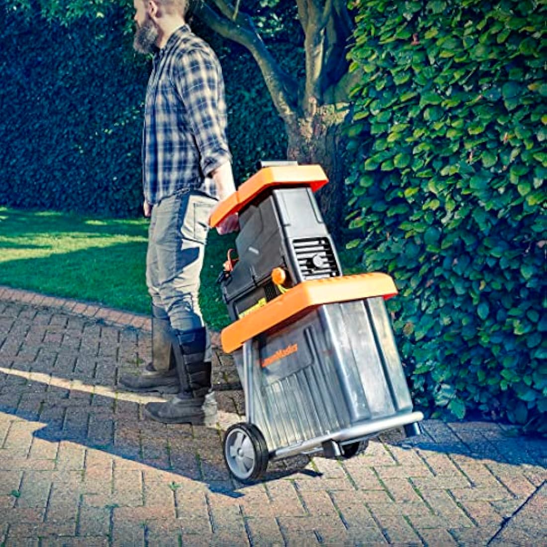 LawnMaster 2800W Quiet Garden Shredder – 42mm Capacity & 60L Box