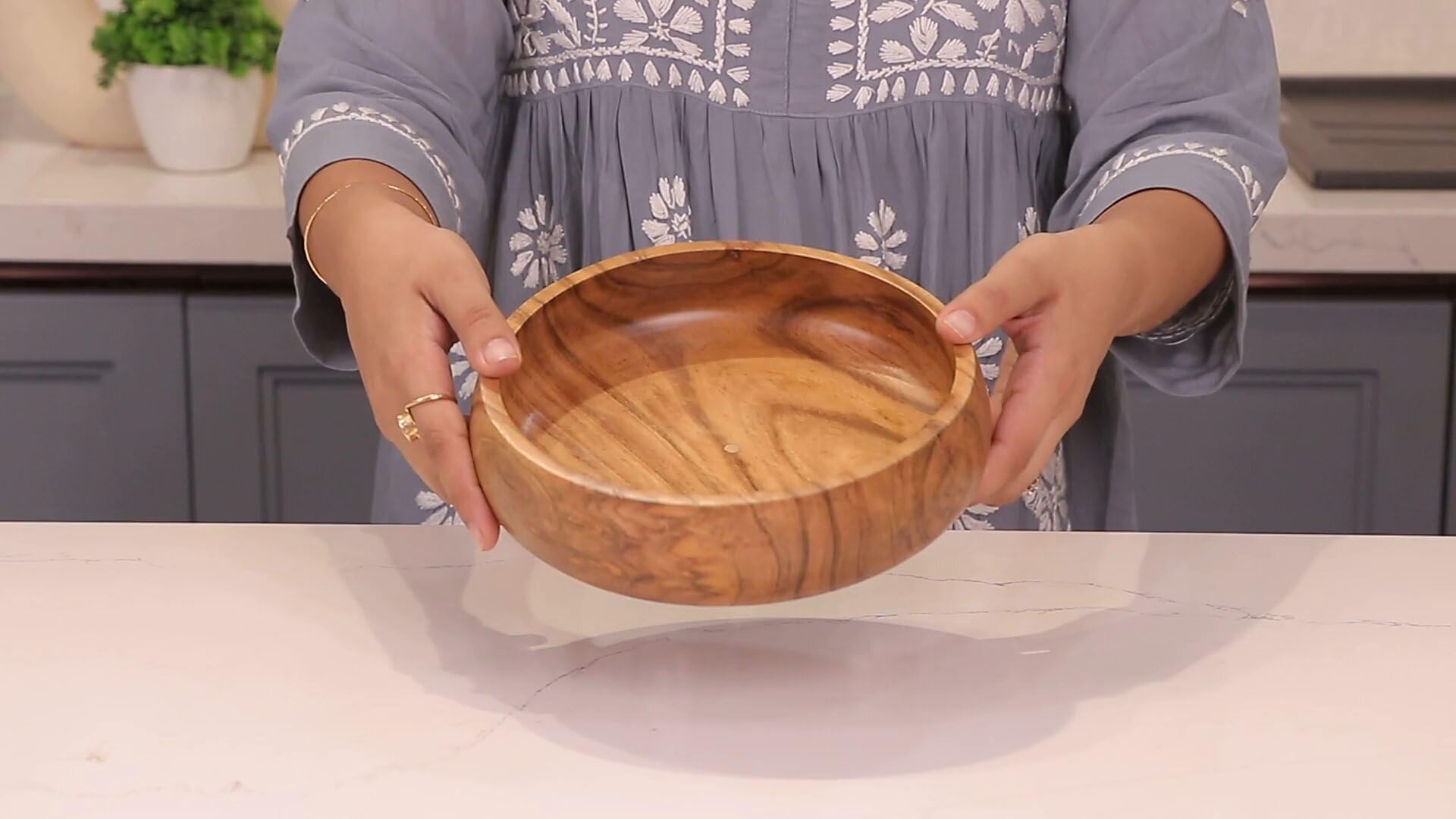Lavaux Designs Acacia Wood Bowls - Set of 4 Jointless Salad & Pasta Bowls