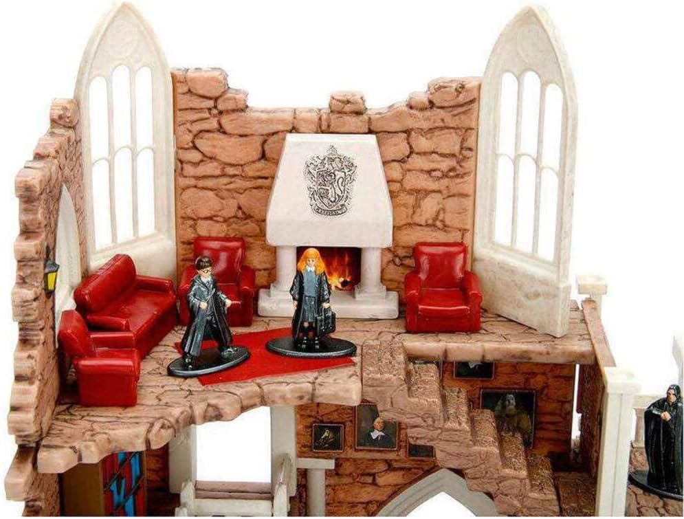 Harry Potter Gryffindor Tower Playset by Jada – Includes 2 Figures