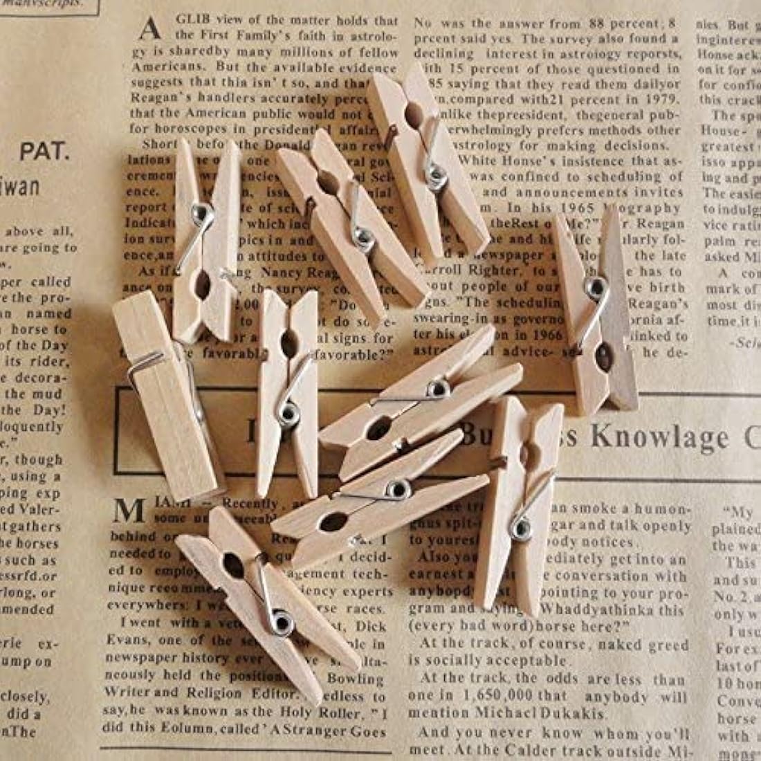 jijAcraft 100Pcs Mini Wooden Pegs – Brown Photo Clips for DIY Crafts