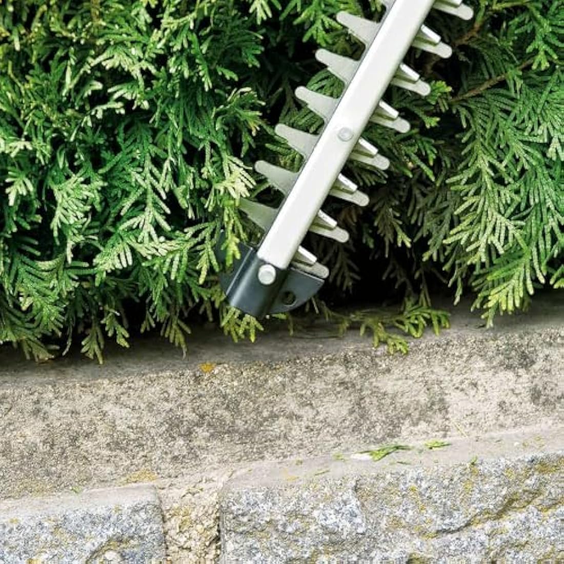 Einhell GH-EH 4245 Electric Hedge Trimmer – 45cm Steel Blade 420W