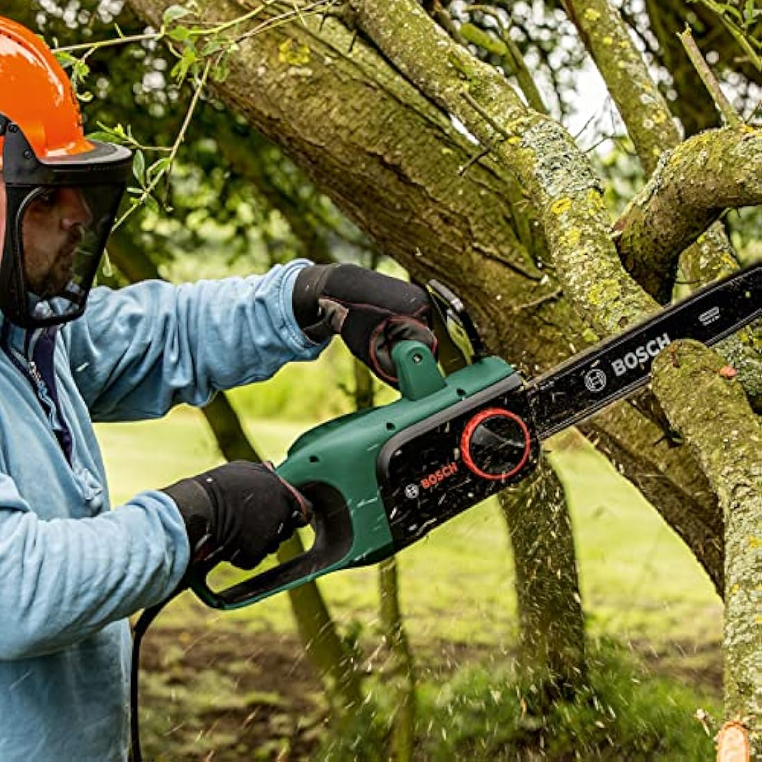Bosch UniversalChain 35 Electric Chainsaw – 1800W, 12m/s Chain Speed