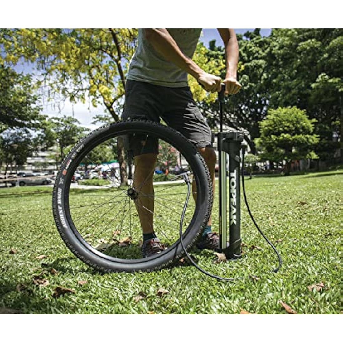 Topeak JoeBlow Booster Tubeless Floor Pump – 160 PSI, Black