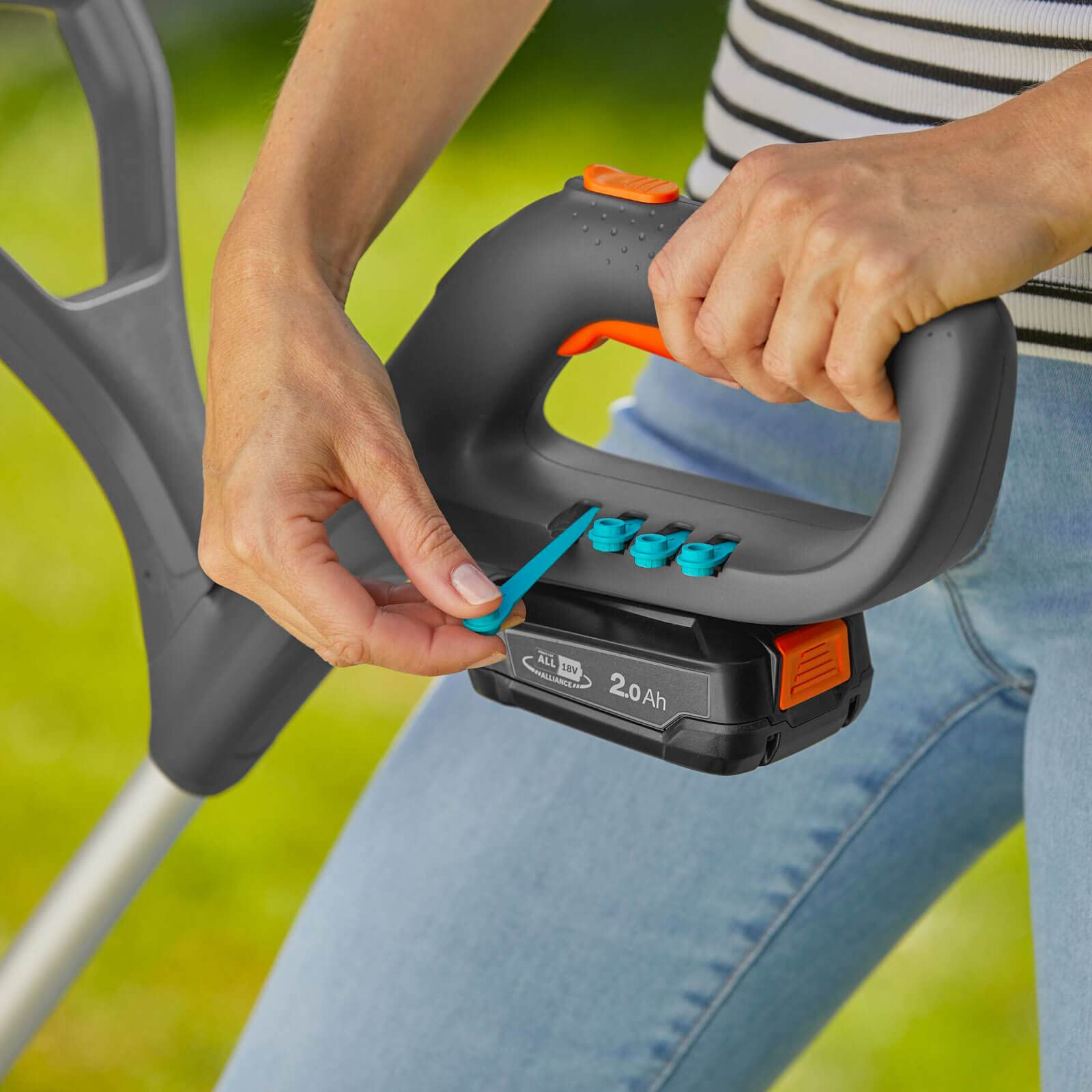Gardena SmallCut 23/18V P4A Battery Trimmer | 230mm Cordless Lawn Edger