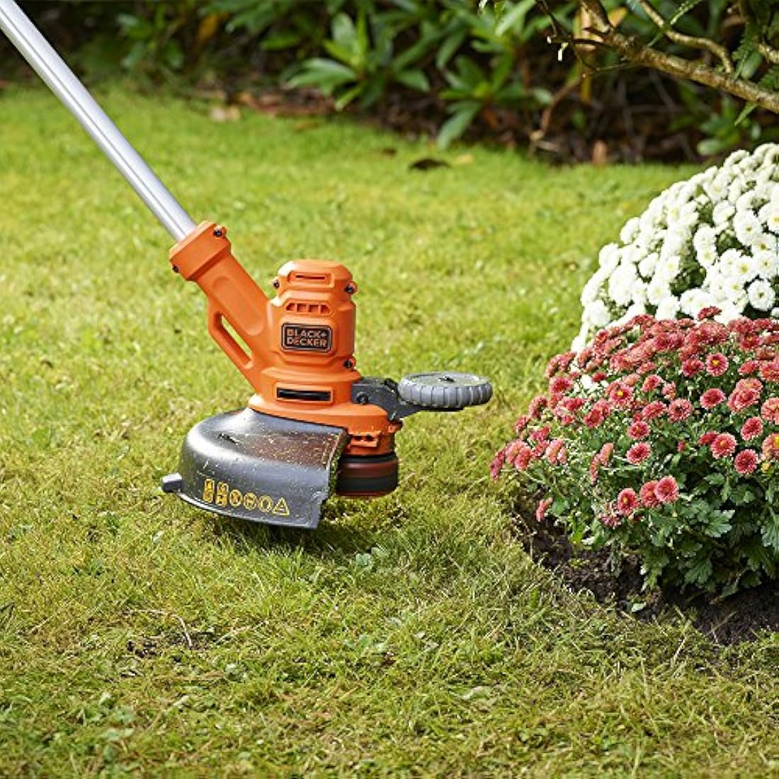 BLACK+DECKER Electric Strimmer – 550W Grass Trimmer with 30cm Swath