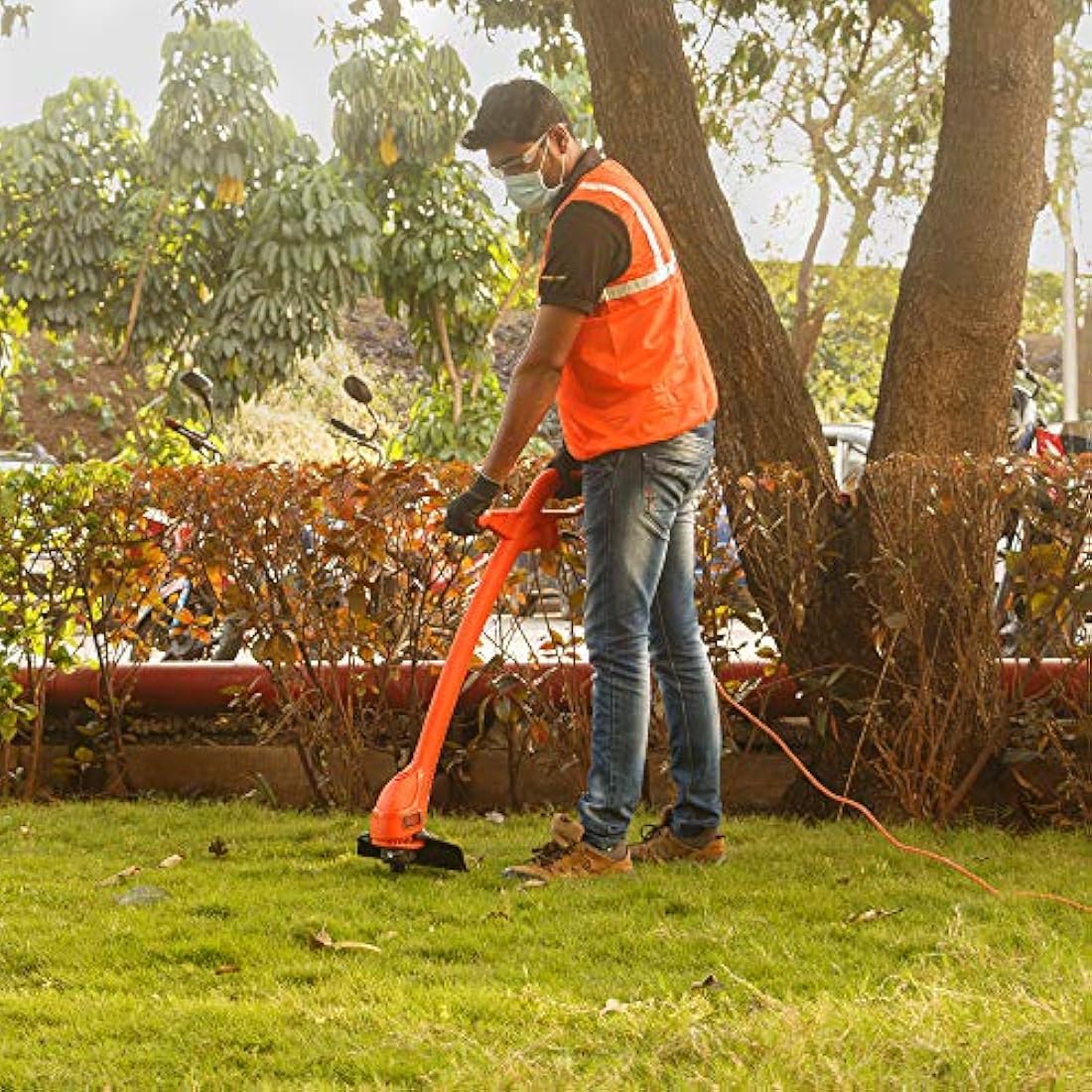 Black+Decker GL360 String Trimmer – 350W Electric Grass Strimmer, 25cm