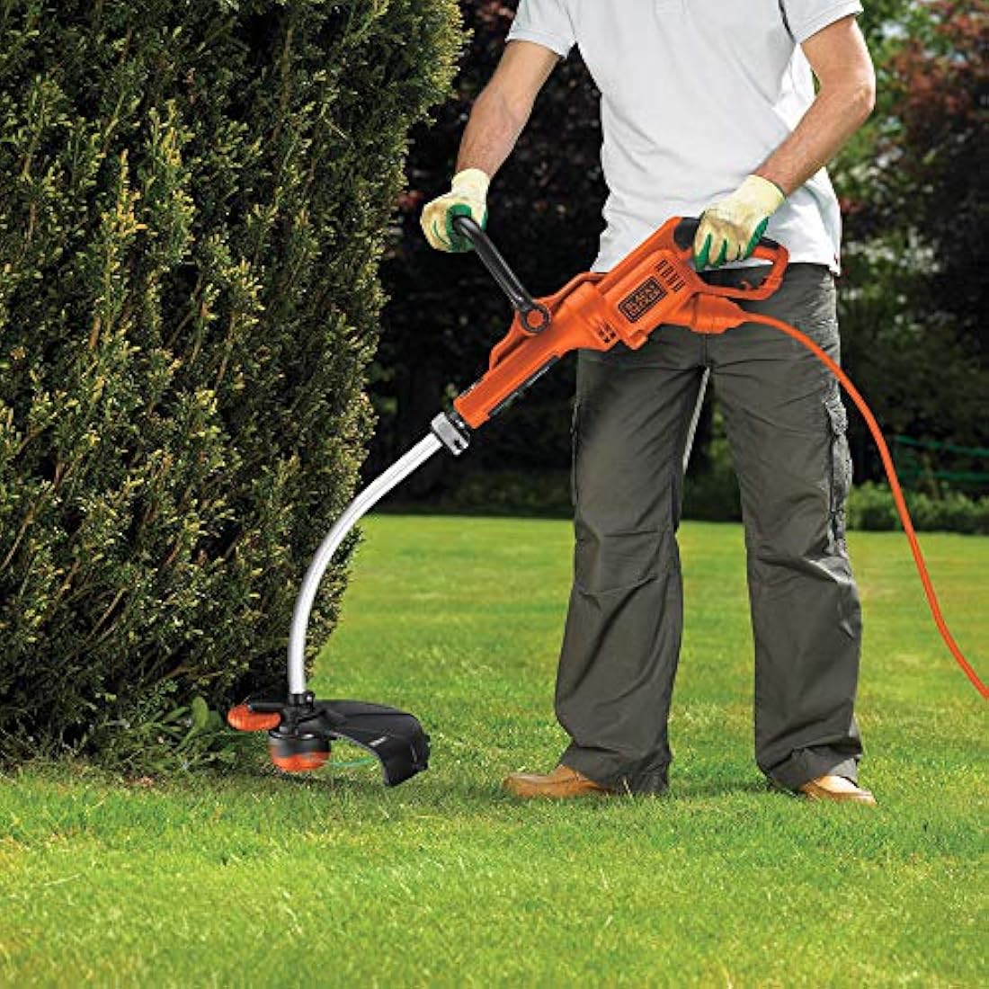 BLACK+DECKER Electric Strimmer – 700W Corded Grass Trimmer, 33cm